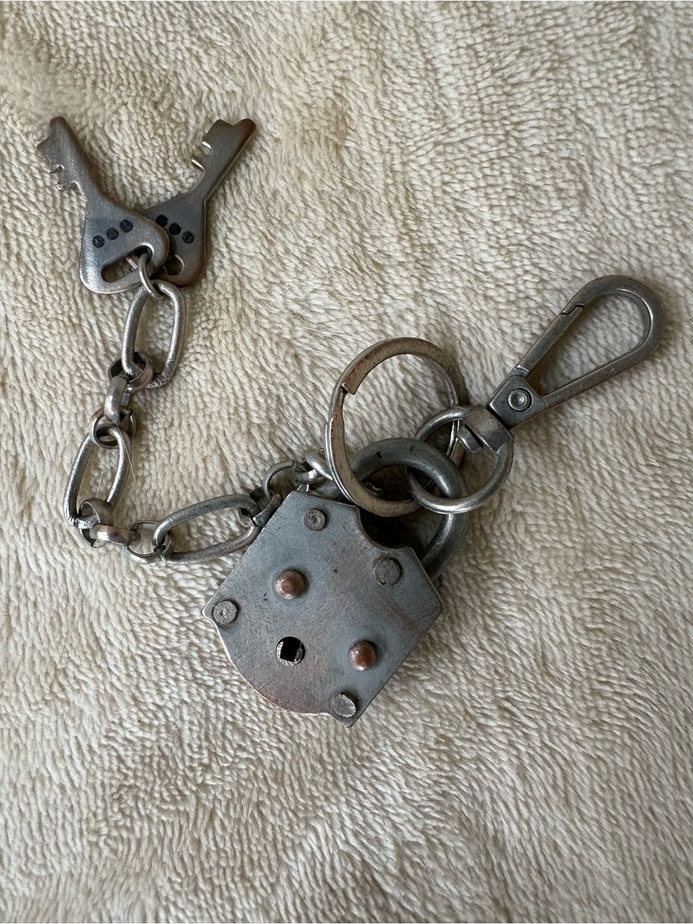 We the Free Lock Keychain 🔥 - Picture 4 of 15